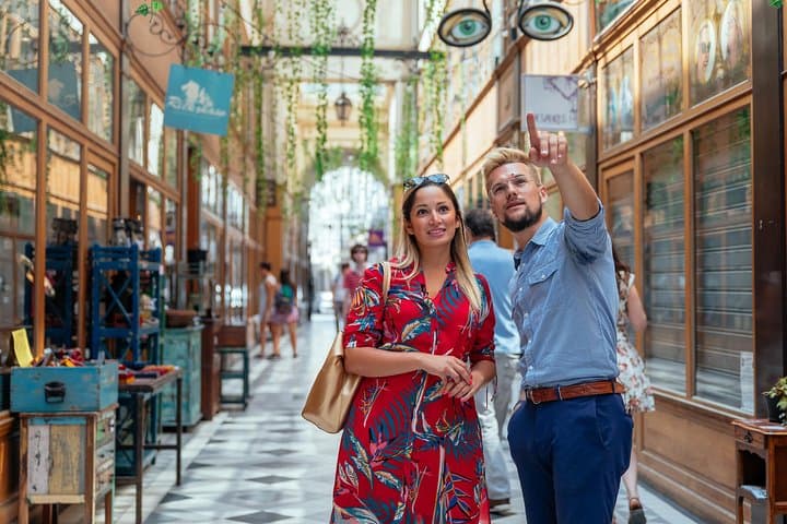 PRIVATE TOUR: Highlights & Hidden Gems of Paris With Locals