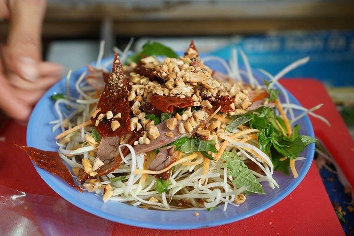 The 10 Tastings of Hanoi With Locals: Private Street Food Tour