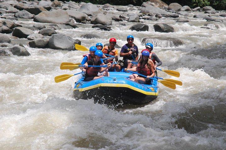 Day Trip to Pacuare River Rafting Class III-IV from San Jose