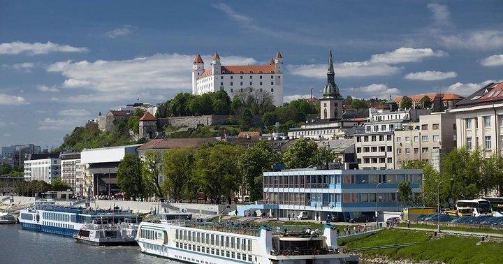 Budapest to Bratislava Costumizable Private Day tour with lunch