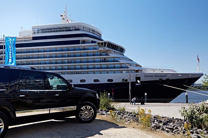 Private luxurious 5 hour Tour to Lübeck with a former Policeman