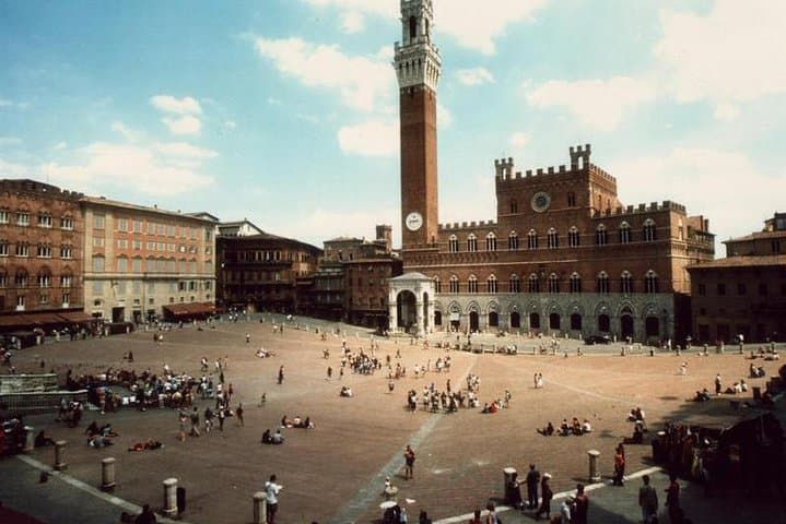 Rome to Florence private transfer with a stop to visit Siena