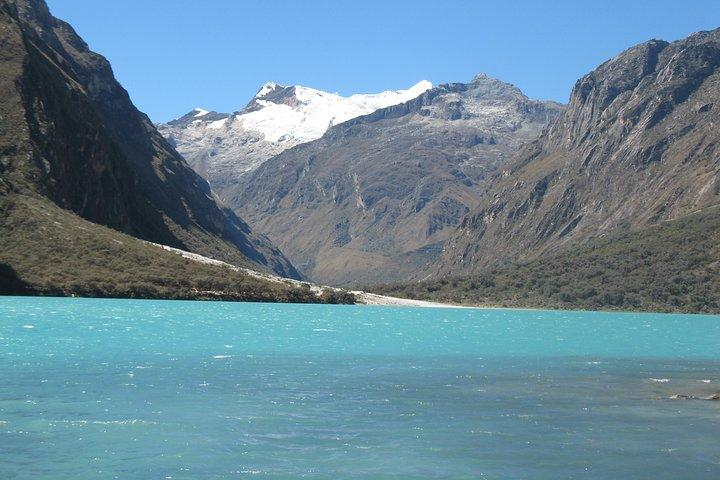 Full-Day Llanganuco Lakes Private Tour from Huaraz