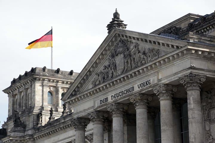 Private Berlin Custom Half-Day Tour with Private Driver and Guide