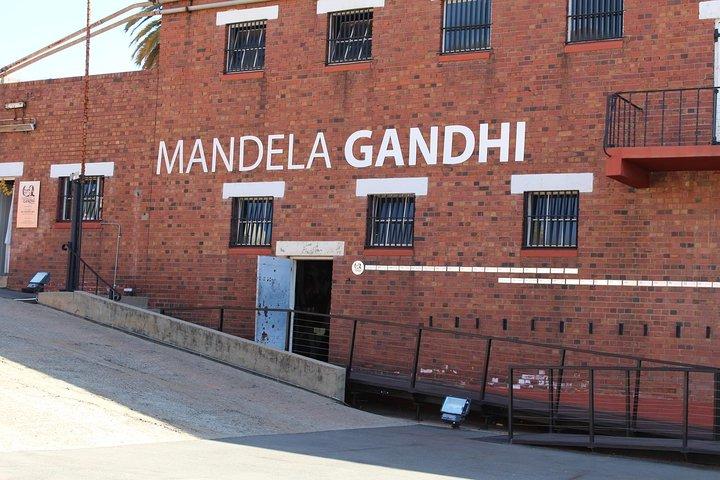 Constitutional Hill,Johannesburg City and Apartheid Museum with Soweto Day Tour