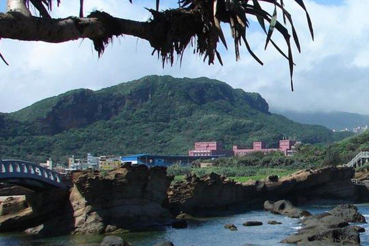 Private Tour: Jiufen Gold Rush Town and Yehliu National Geopark from Taipei