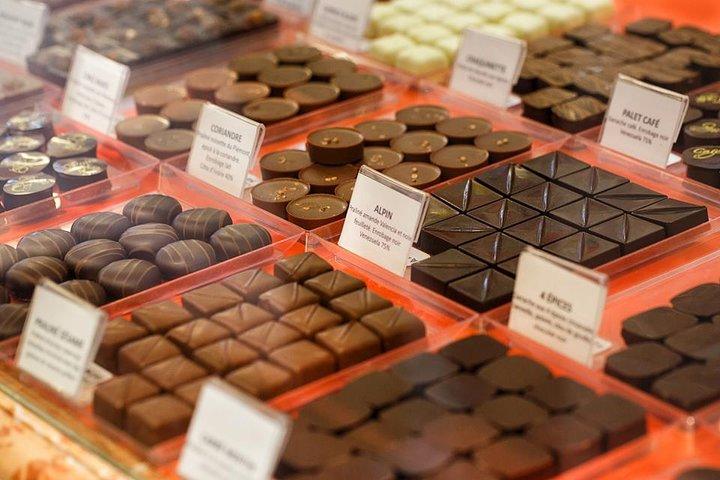 Paris Marché d’Aligre Walking Tour with Chocolate and Cheese Tasting