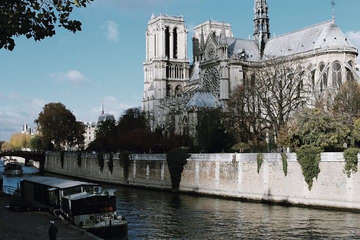 Paris City Center with Notre Dame interior Exclusive Walking Tour