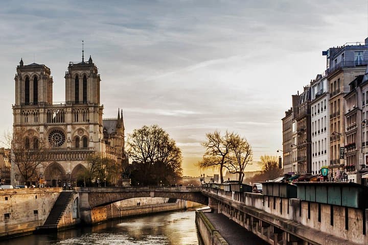 Paris City Center with Notre Dame interior Exclusive Walking Tour