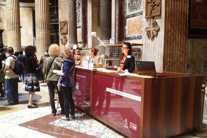 Rome's Iconic Temple: Pantheon Audio Guided Tour with Fast Access