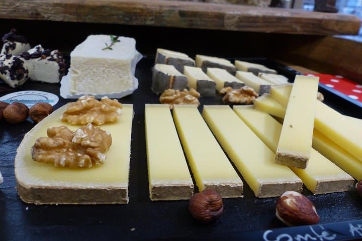 Lyon Old Town Food Tour with Local Specialties Tasting & Lunch