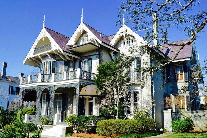 NOLA Garden District and Gates of Lafayette Cemetery Tour