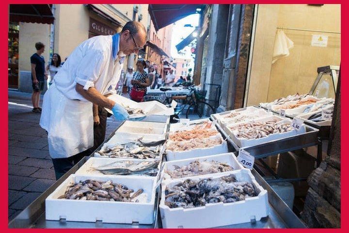 Market Tour and Dining at a Local's Home in Venice