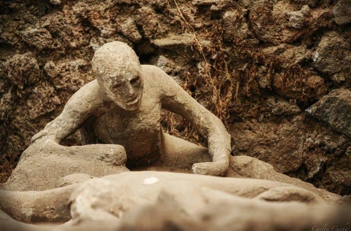 Private transfer from Naples to Positano with tour of Pompeii Ruins