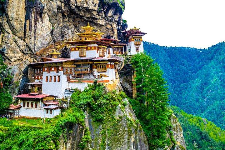 8 Nights Bhutan Tour with Bumthang Valley Extension with Private Guide