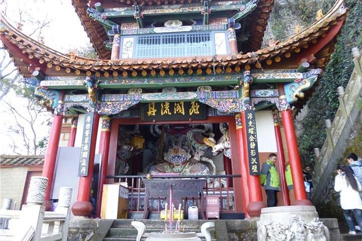 Kunming City Tour: Dragon Gate, Huating Temple and Daguan Pavilion