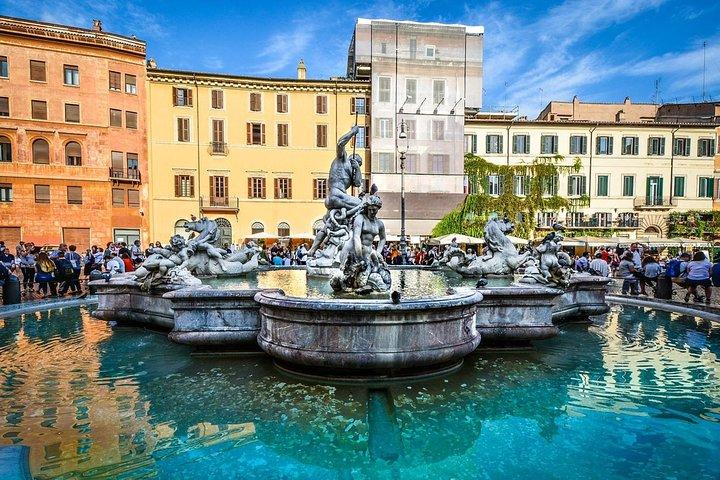 Sightseeing Walking Tour of Rome By Night: Trevi Fountain & Other Highlights