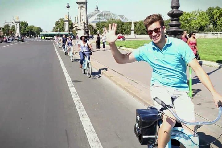 Paris Highlights Bike Tour: Eiffel Tower, Louvre and Notre-Dame