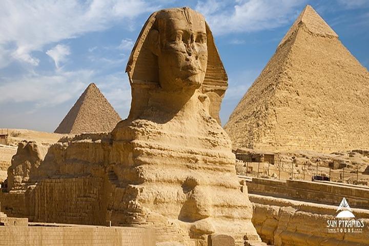 Cairo: Giza Pyramids and Islamic Cairo Guided Layover Tour