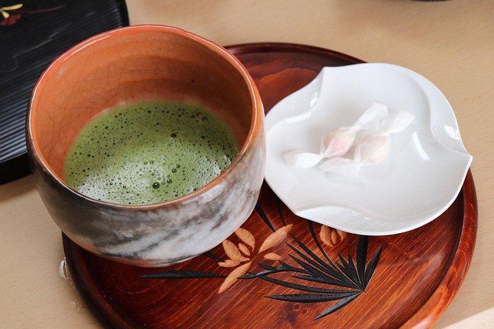 Sushi or Traditional Japanese Cuisine in a Kyoto Home with Emika