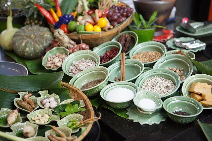Bangkok Market Tour & Thai Cooking Class with Boat Ride with Aoy