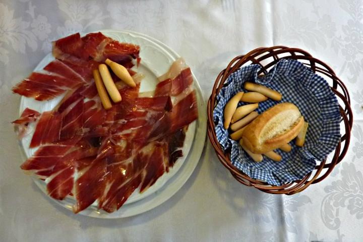 Private Food, Tapas & Wine Tour of Madrid with Customizable Menu All Included