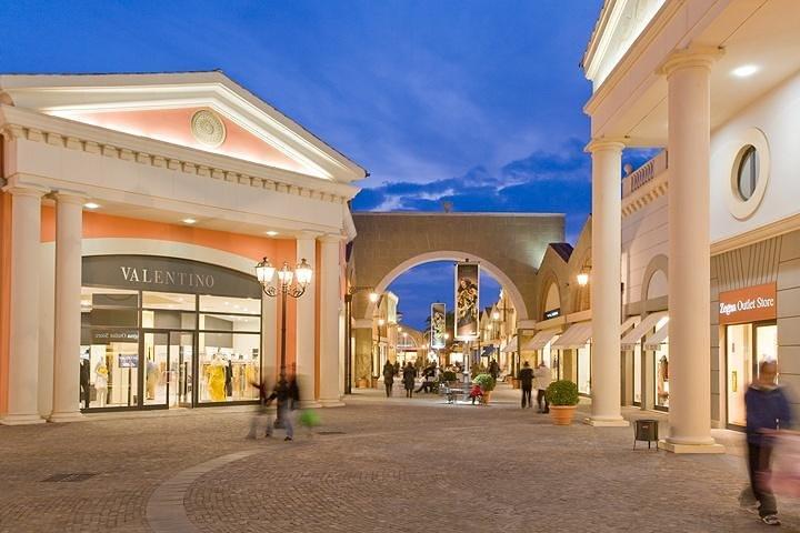Rome: Castel Romano Outlet Shopping, Semi-Private Day Tour