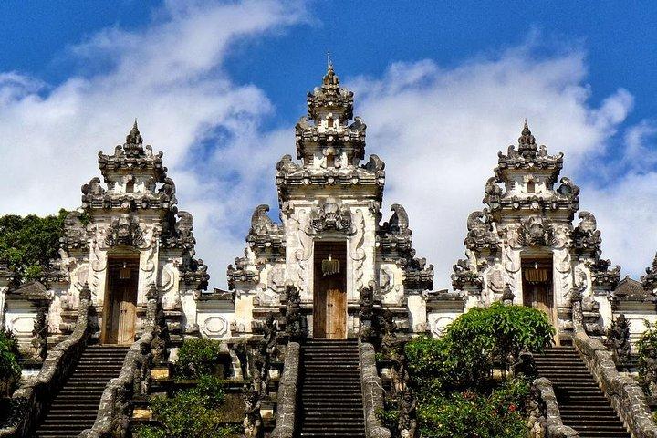 East Bali Tour: Gate of Heaven, Water Palace, Sleeping Gajah