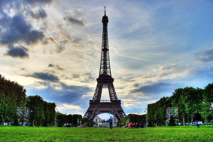 Paris Private Walking Tour with a Local