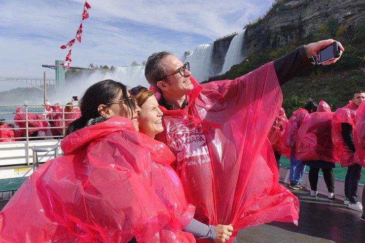 Luxury Small-Group Niagara Falls Day Tour from Toronto with Hornblower Cruise