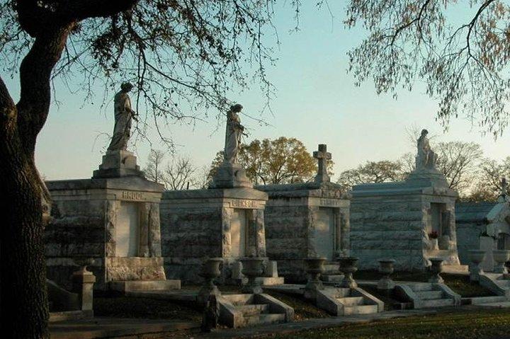 New Orleans City and Cemetery Bus Tour
