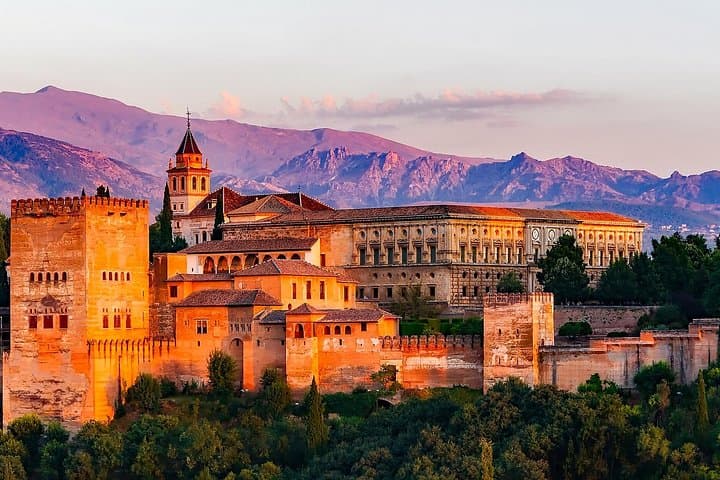 Alhambra and Generalife Skip-the-Line Ticket with Guide