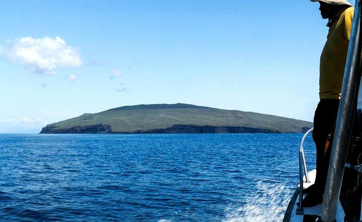 Full-Day Pinzon Island Snorkeling and Fishing