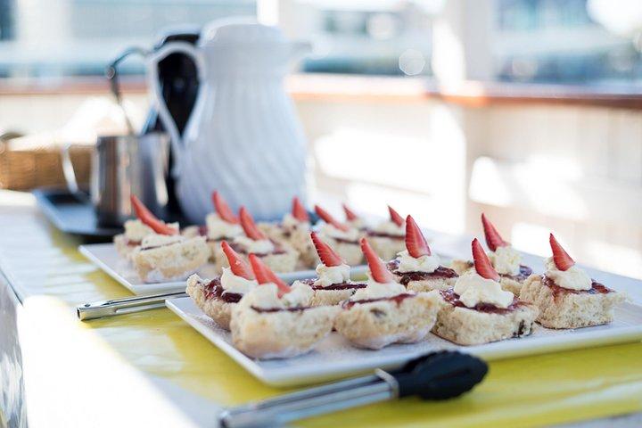 Cruise to Lunch Package: 10:30am – 2pm (3.5hr)