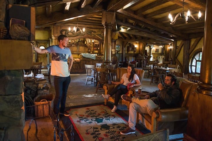 Hobbiton Movie set & Waitomo Caves Small Group Tour From Auckland