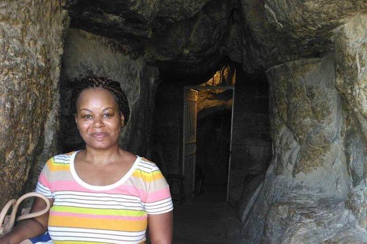 Half Day Trip to Giza Pyramids and The Sphinx with Entrance Fees Included