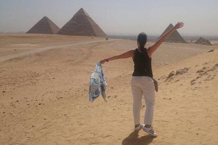 Solo Female Traveler Tour to Giza Memphis and Saqqara
