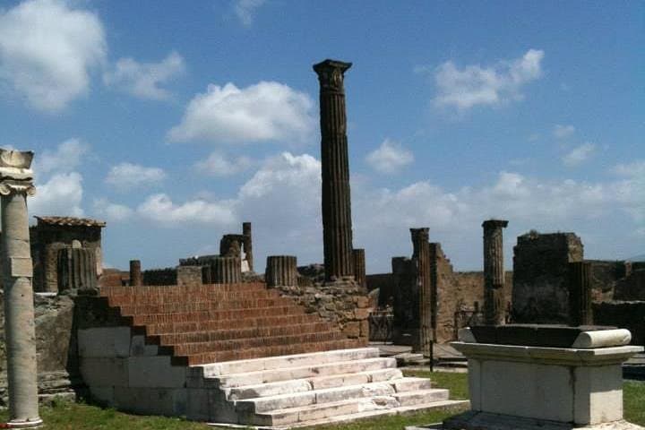 Private Tour to Pompeii Ruins with Pizza in Naples