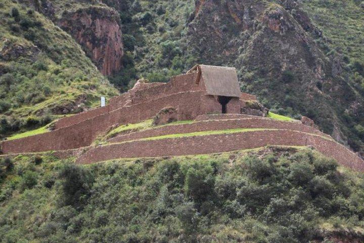 Private Perolniyoc waterfall and Raqaypata Trek from cusco
