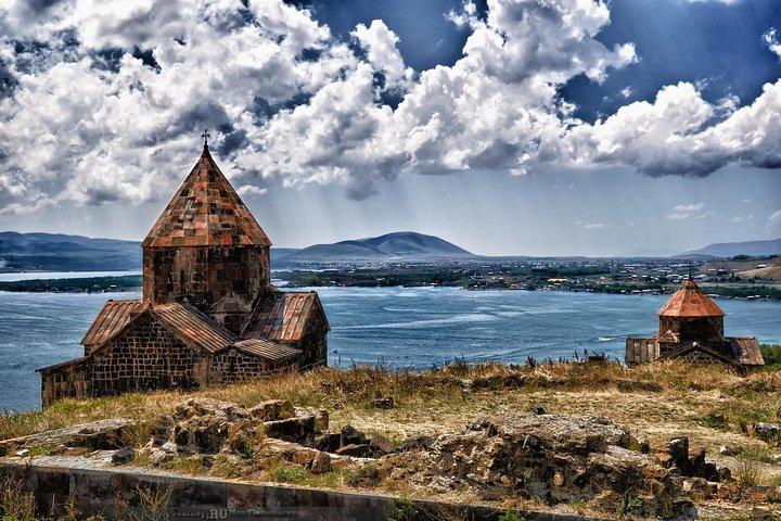 Transfer from Yerevan to Tbilisi with 2 sightseeing stops
