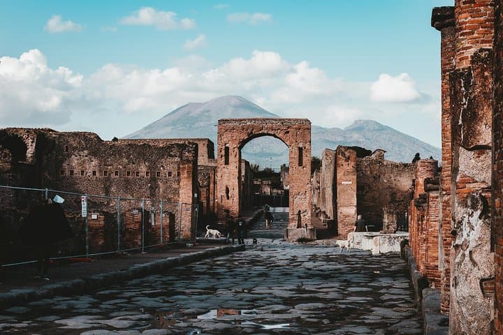Pompeii: 2 Hour Private Tour with an Archeologist Guide