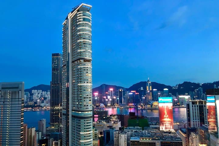 Dynamic City Night Walking Tour