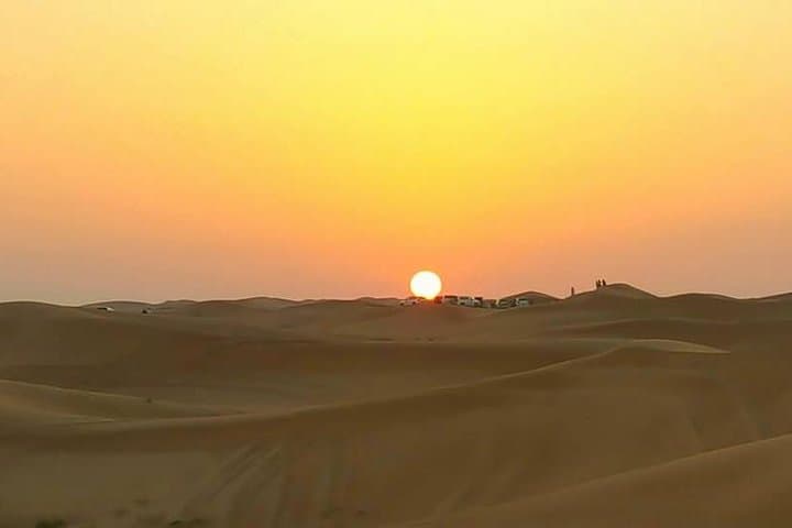 7-hour Small Group 4x4 Desert Safari Tour with Buffet Dinner in Dubai