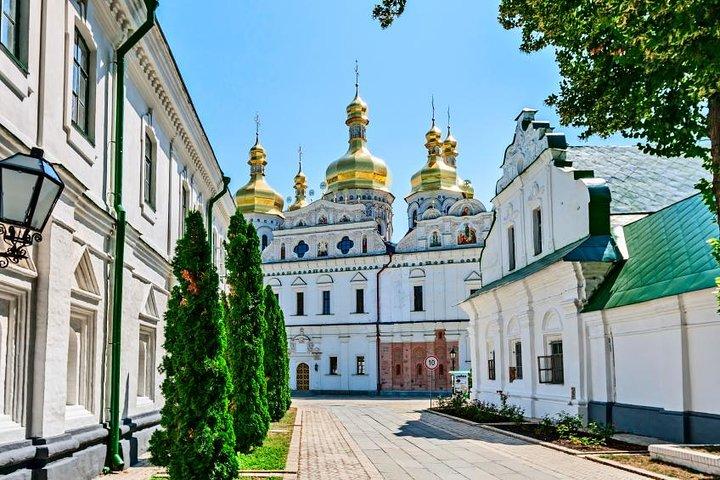 Kyiv Combo: Private Tour of Kyiv Pechersk Lavra and WWII Museum