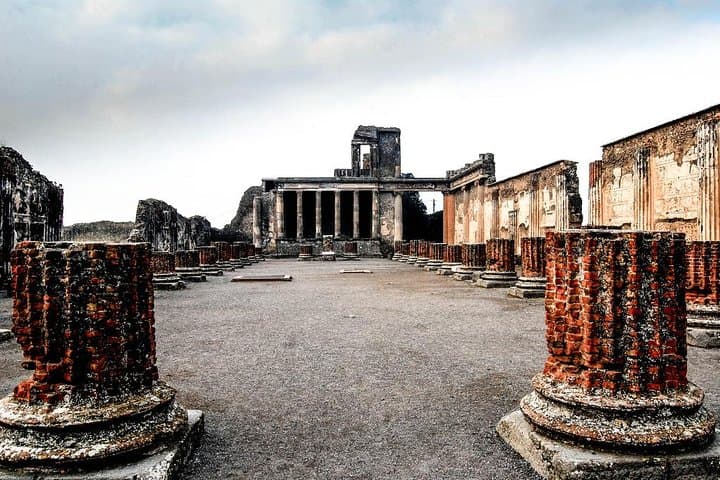 Private Tour Rome to Pompeii in private vehicle