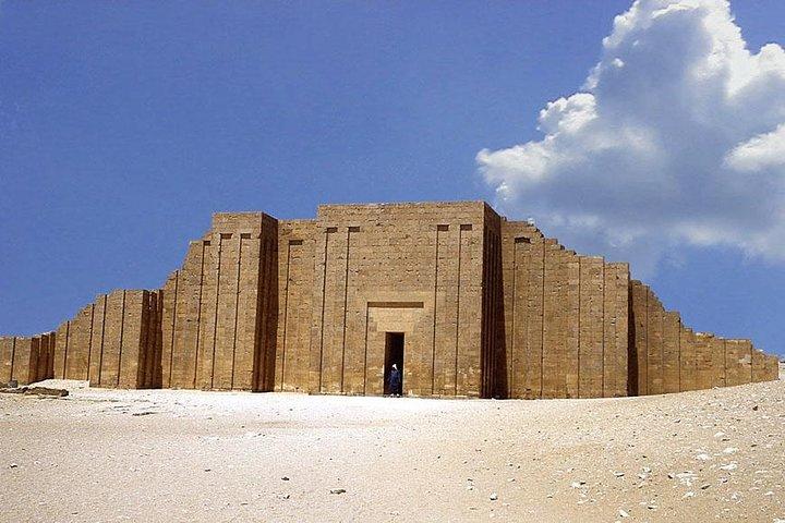Private Tour to Giza Pyramids, Sphinx, Saqqara Pyramids & Memphis