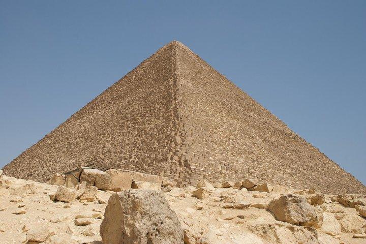 Layover tour to Giza pyramids & GEM museum included Lunch