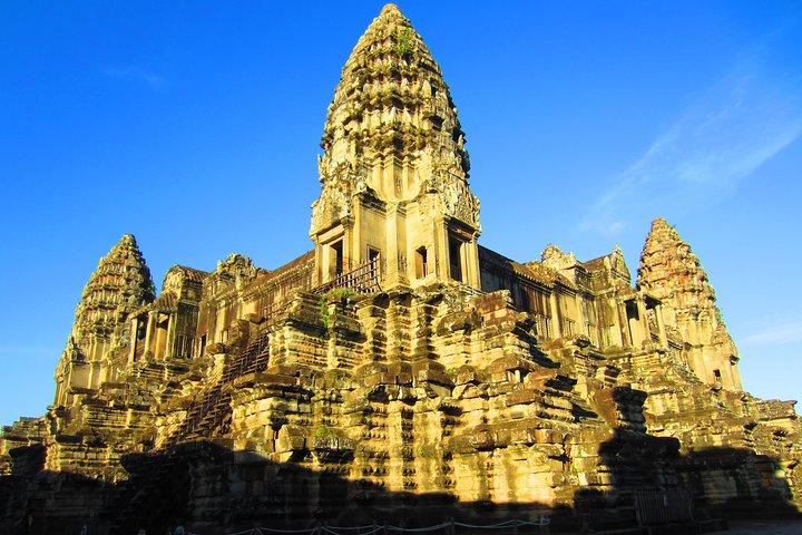 Angkor Wat Temples Tour with Entrance Ticket and Lunch
