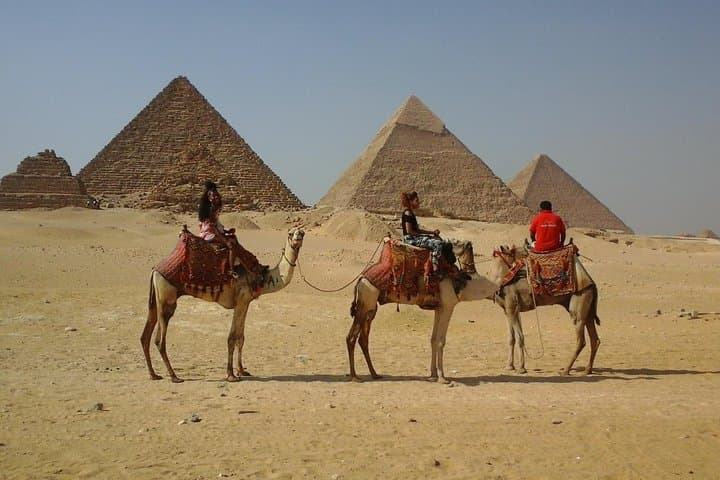 Sightseeing Day Tour to Pyramids, Old Egyptian museum and Bazaar