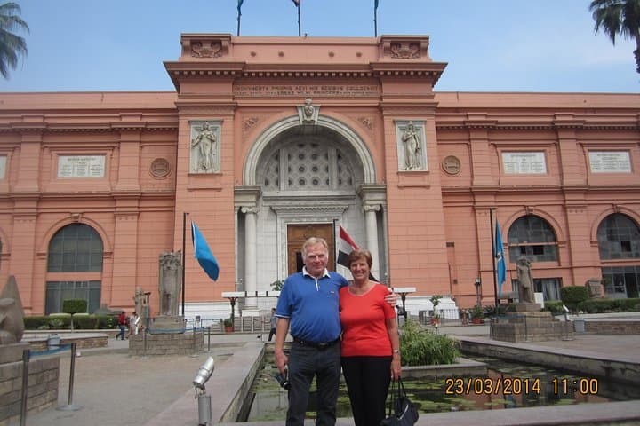 Sightseeing Day Tour to Pyramids, Old Egyptian museum and Bazaar